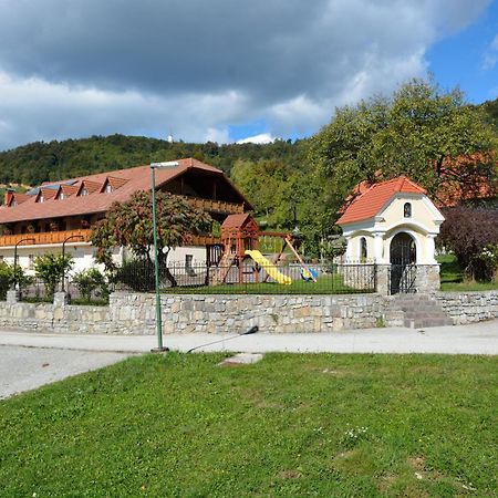 Guesthouse Mocivnik Okroglice ภายนอก รูปภาพ