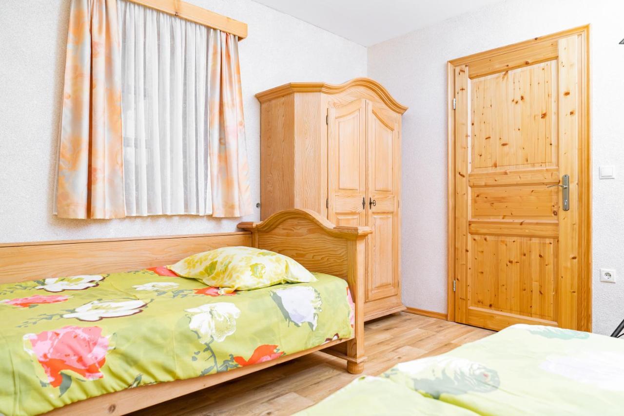 Guesthouse Mocivnik Okroglice ภายนอก รูปภาพ