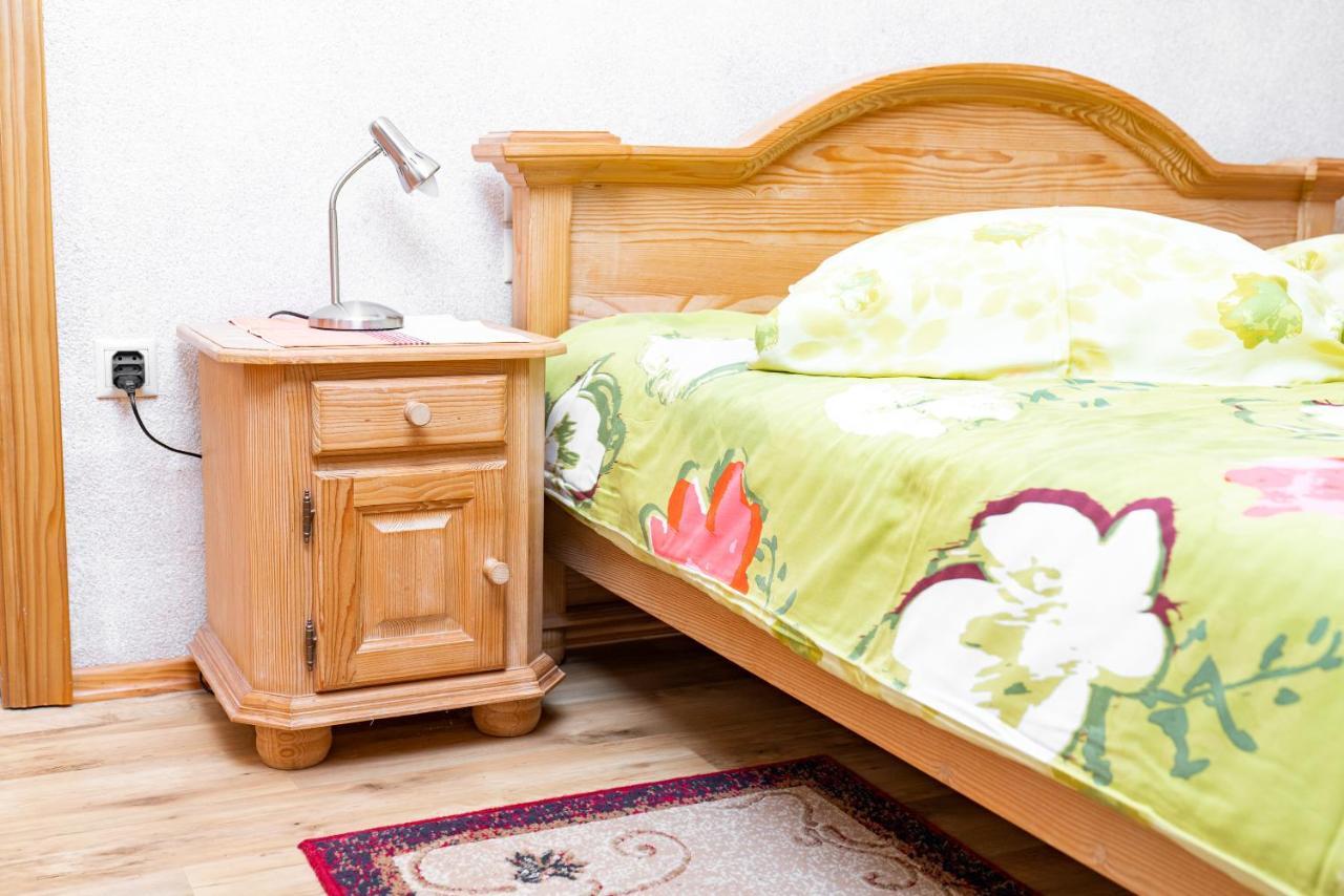 Guesthouse Mocivnik Okroglice ภายนอก รูปภาพ