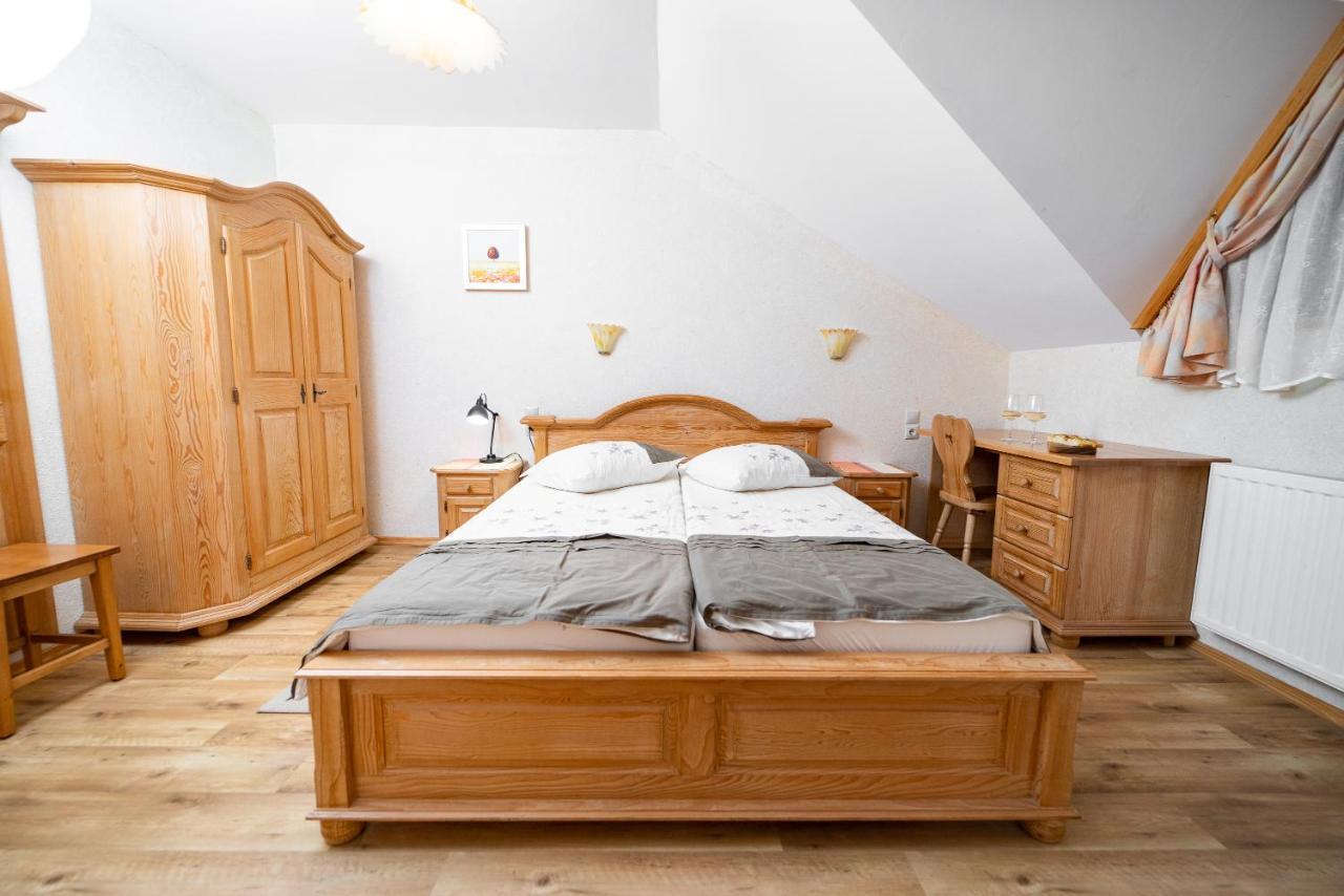 Guesthouse Mocivnik Okroglice ภายนอก รูปภาพ