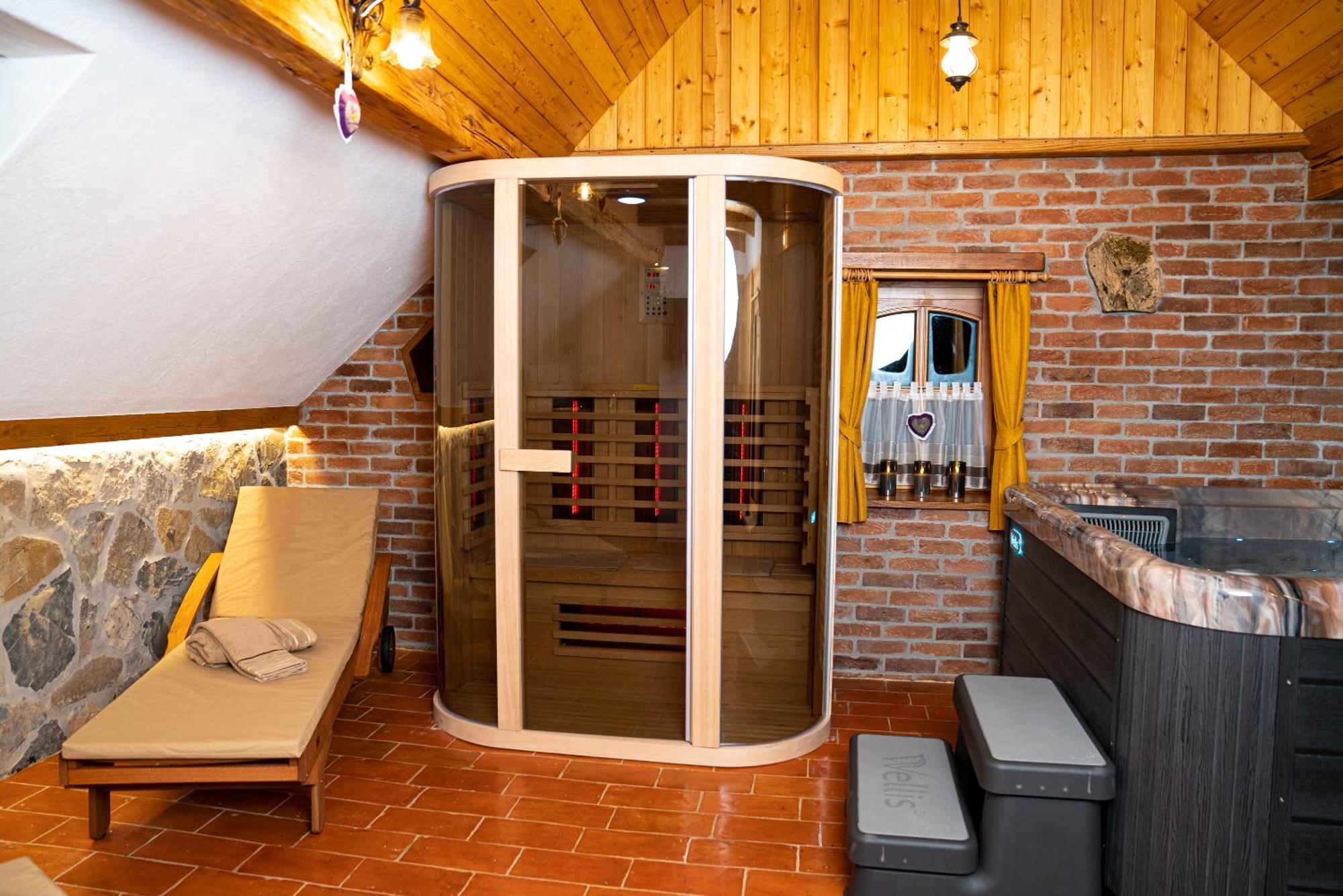 Guesthouse Mocivnik Okroglice ภายนอก รูปภาพ