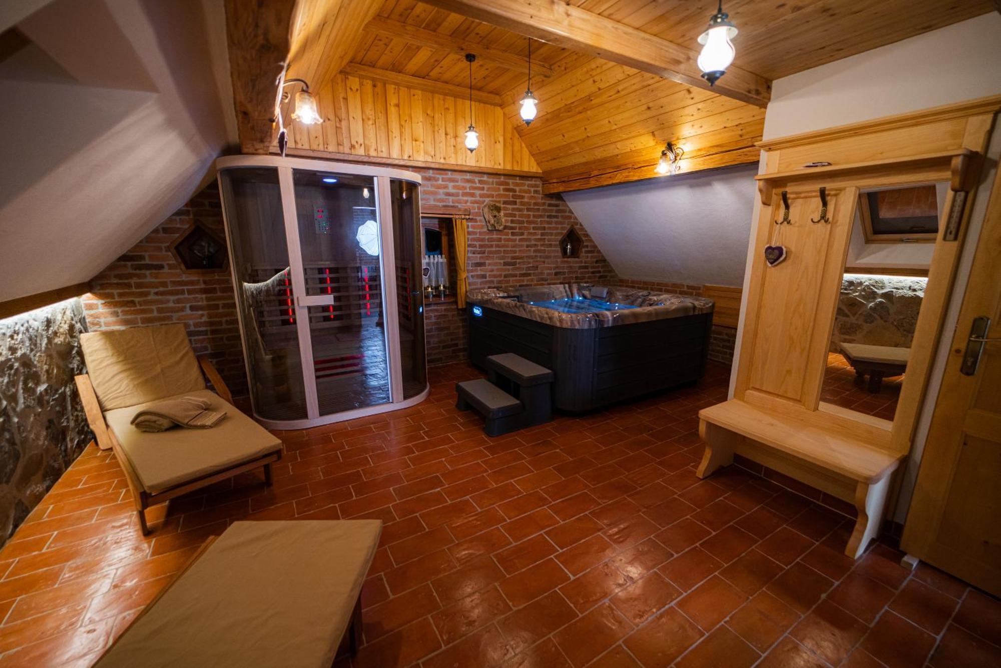 Guesthouse Mocivnik Okroglice ภายนอก รูปภาพ