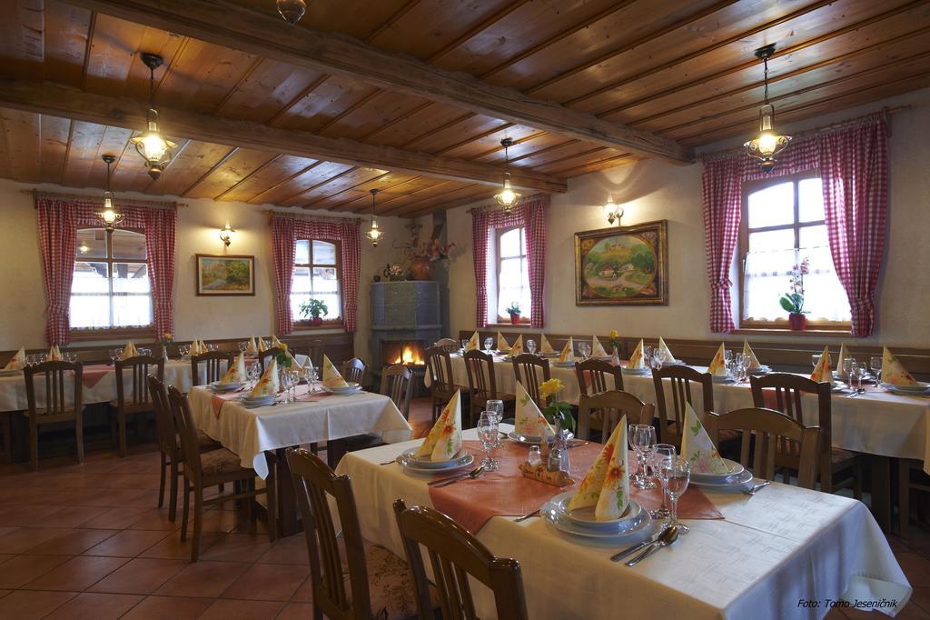 Guesthouse Mocivnik Okroglice ภายนอก รูปภาพ