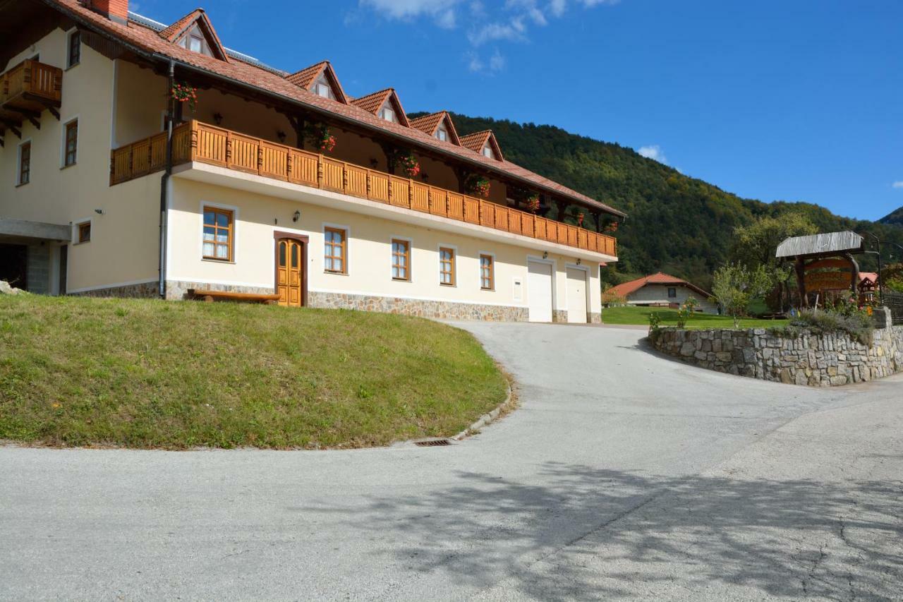 Guesthouse Mocivnik Okroglice ภายนอก รูปภาพ