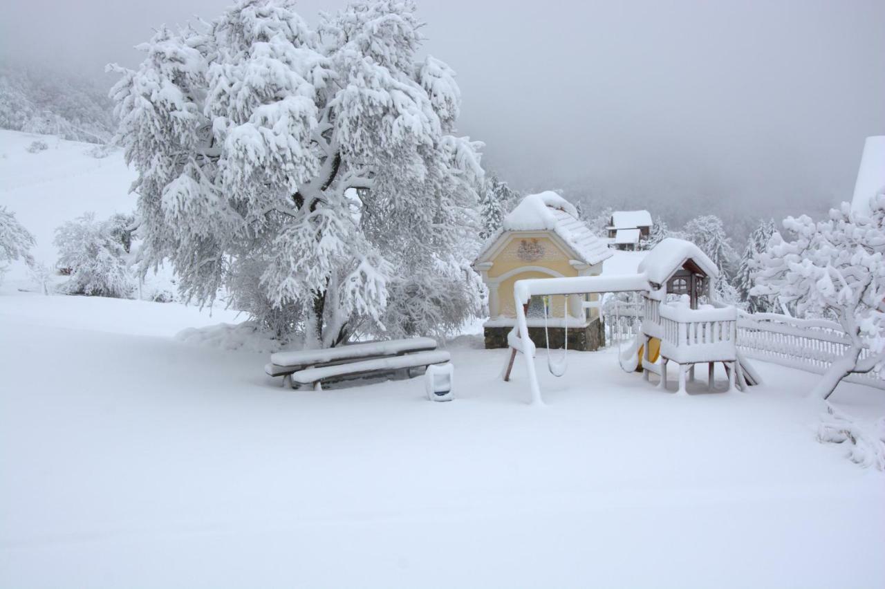 Guesthouse Mocivnik Okroglice ภายนอก รูปภาพ