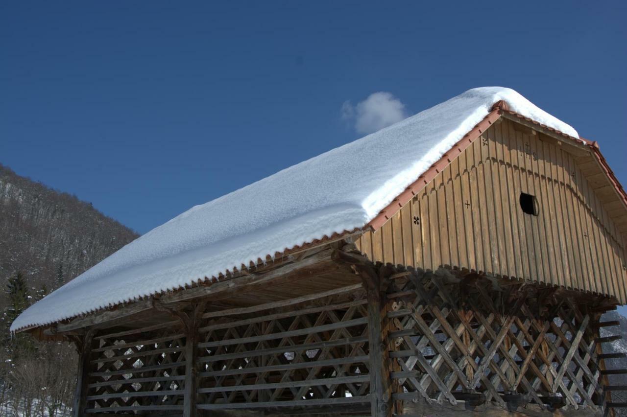 Guesthouse Mocivnik Okroglice ภายนอก รูปภาพ